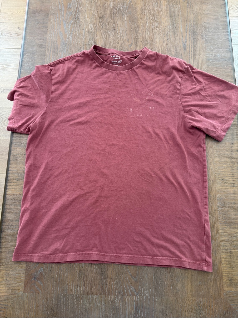 American Eagle Super Soft Men's Crewneck T-Shirt in Burgundy